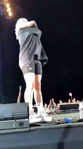 billie eilish cameltoe